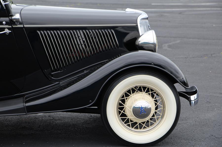 Детали экстерьера Ford V8 Deluxe Tudor Sedan (40/700) 1937 года  (фото 13 из 22)